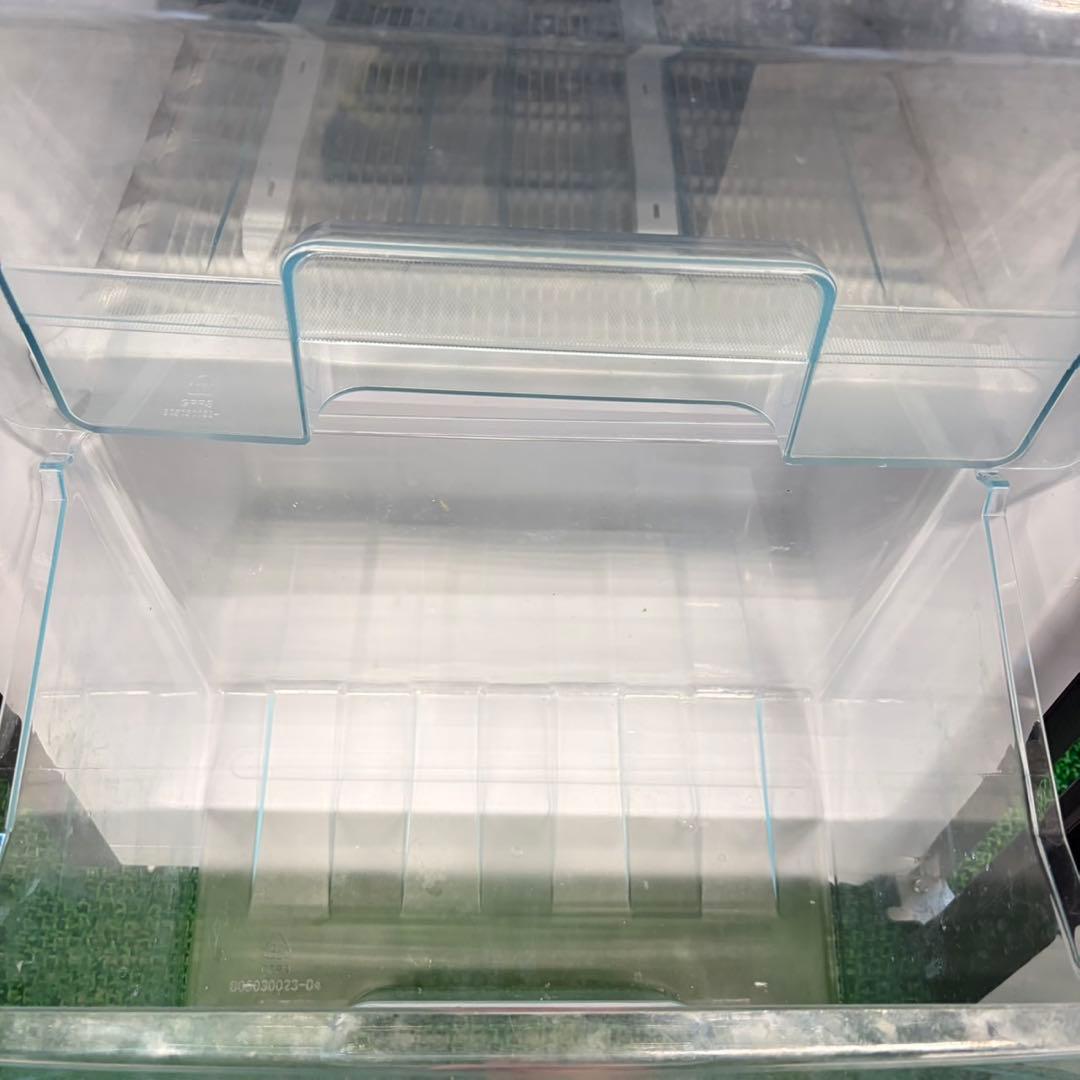 709 スリムデザイン　冷蔵庫　小型　200L弱　美品　一人暮らし洗濯機も有格安