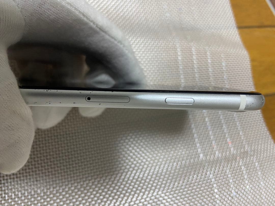 Apple iPhone SE (第2世代) ホワイト　初期化済み　SIMフリー