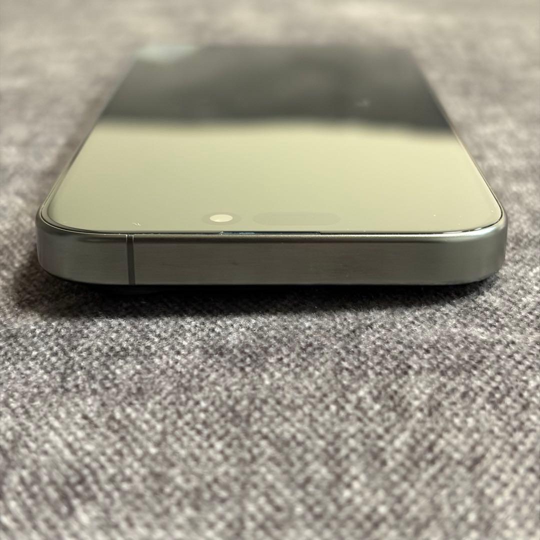 iPhone 15 Pro 256GB ブラックチタニウム フィルムとケース付き