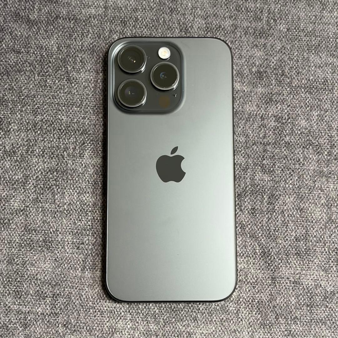 iPhone 15 Pro 256GB ブラックチタニウム フィルムとケース付き