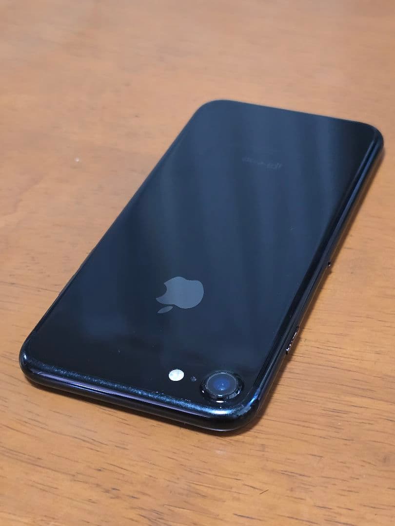 iPhone 7 128GB ブラック ドコモSIMロックあり 初期化済・箱付き
