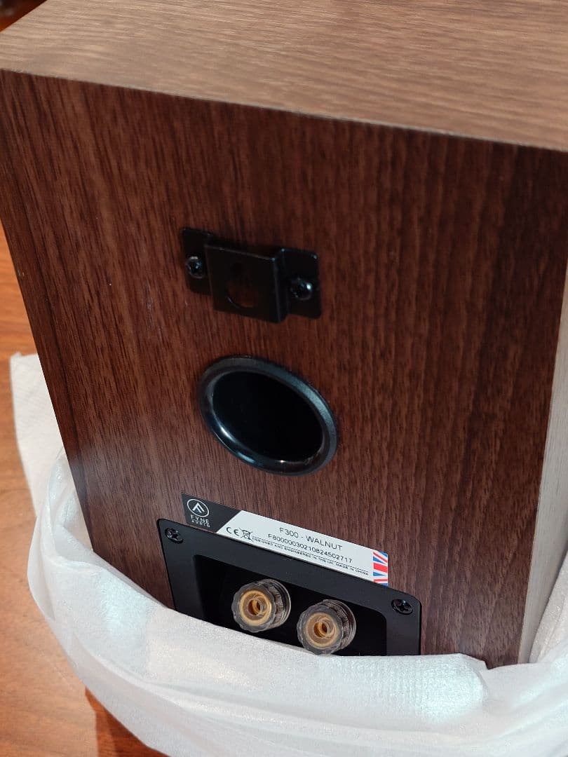 ファインオーディオ　FYNE AUDIO F３００ ウォールナット
