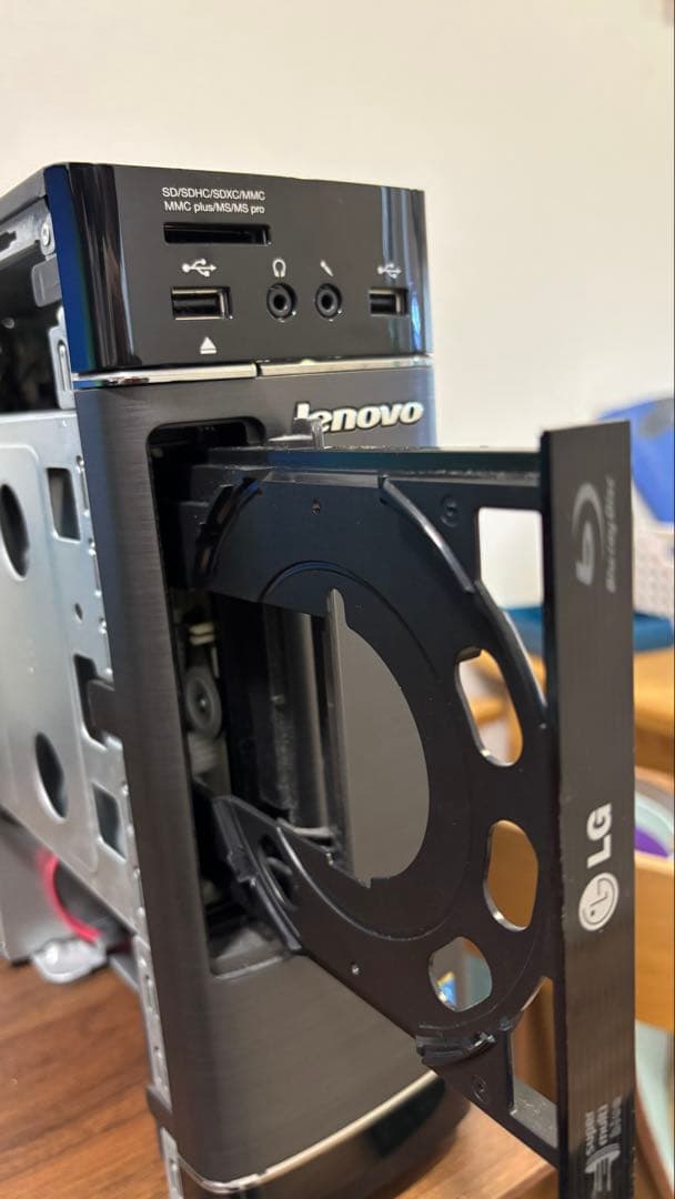 Lenovo デスクトップPC 本体　Blu-ray 500GB 32GB