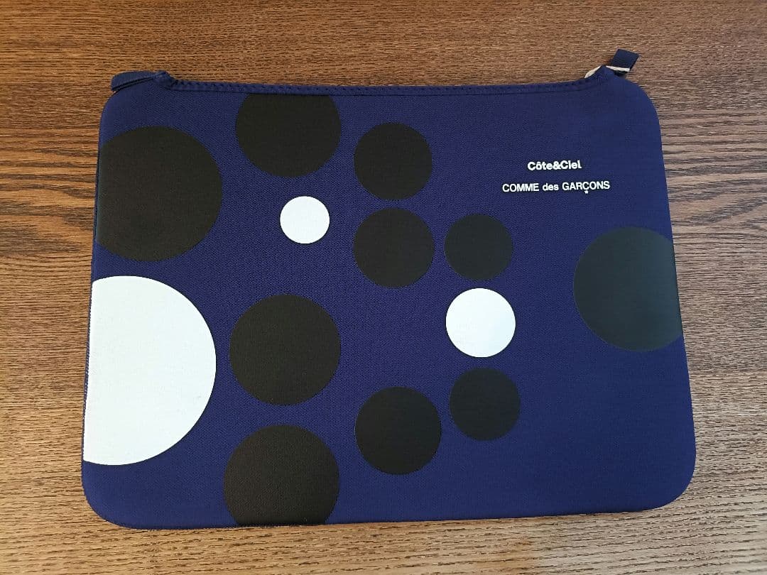 新品 Comme des Garcons x Cote&Ciel PCケース 紺
