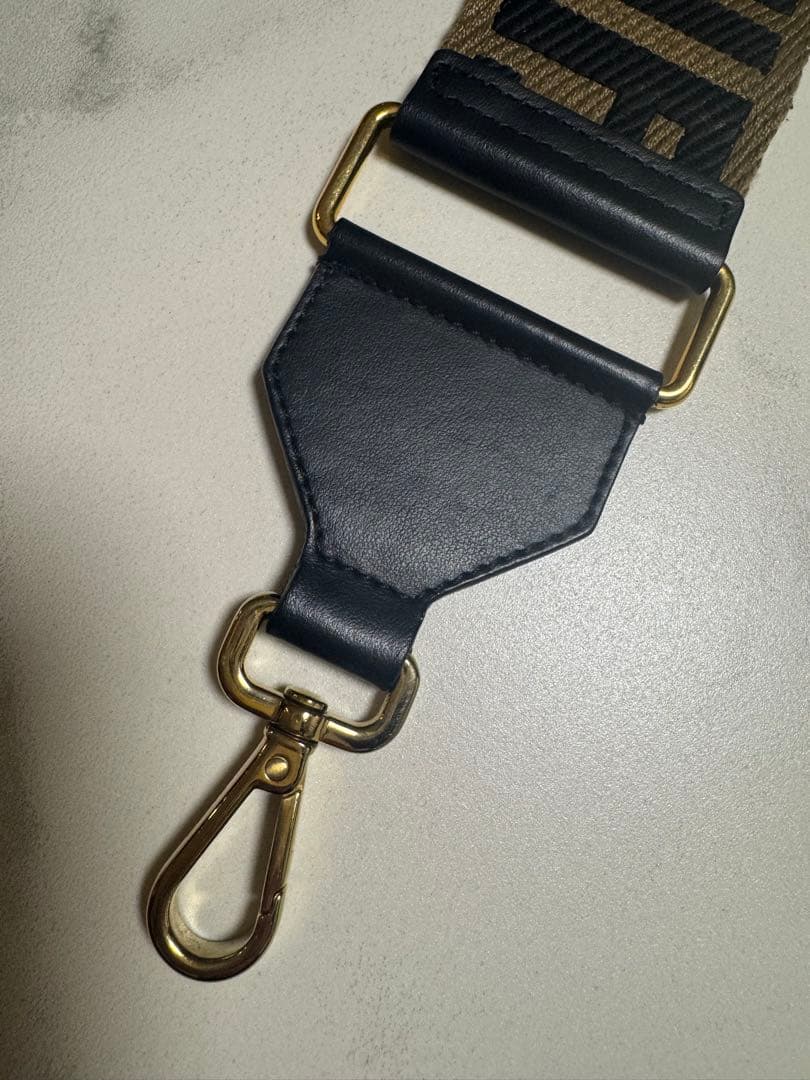 し*ん様 Fendi ロゴ入りス⭐︎ストラップユー⭐︎かなり美品