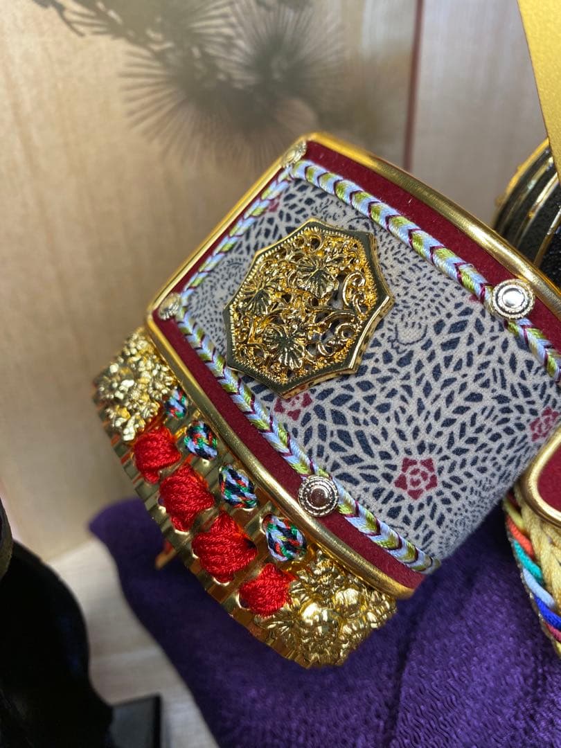 東京久月　五月人形　家紋付き正絹糸織兜飾り　針桐白木収納セット