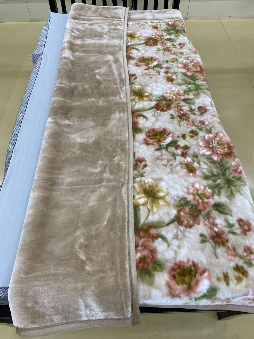 西川　ポリエステル合わせ毛布・ふっくらボリューム・シングルサイズ１４０×２００㎝