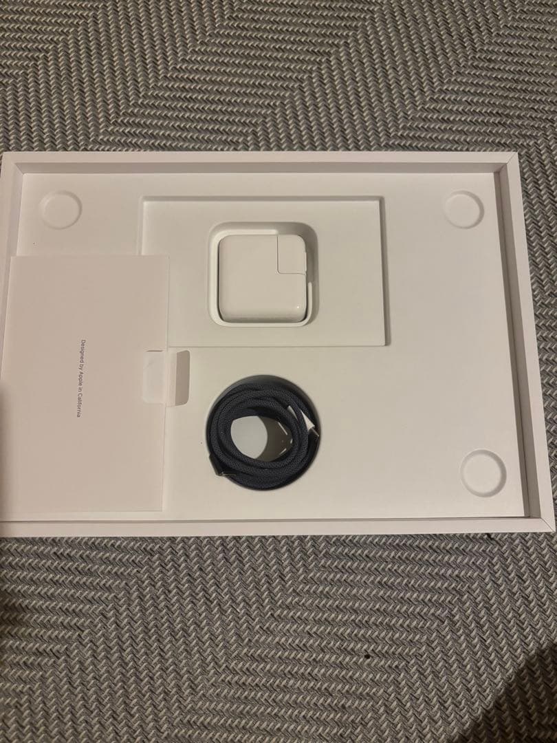 M2チップ搭載13インチMacBook Airミッドナイト