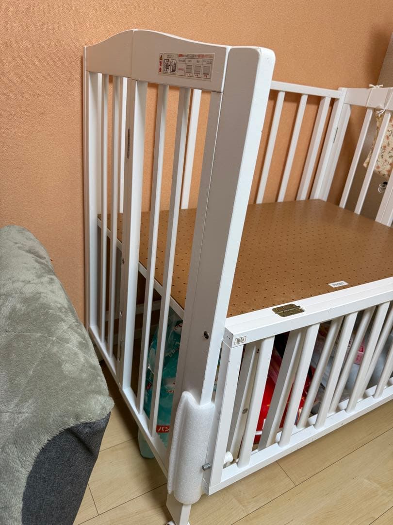 カトージ　ベビーベッド　折り畳み　3段高さ調節　ホワイト　白　ミニ　木製