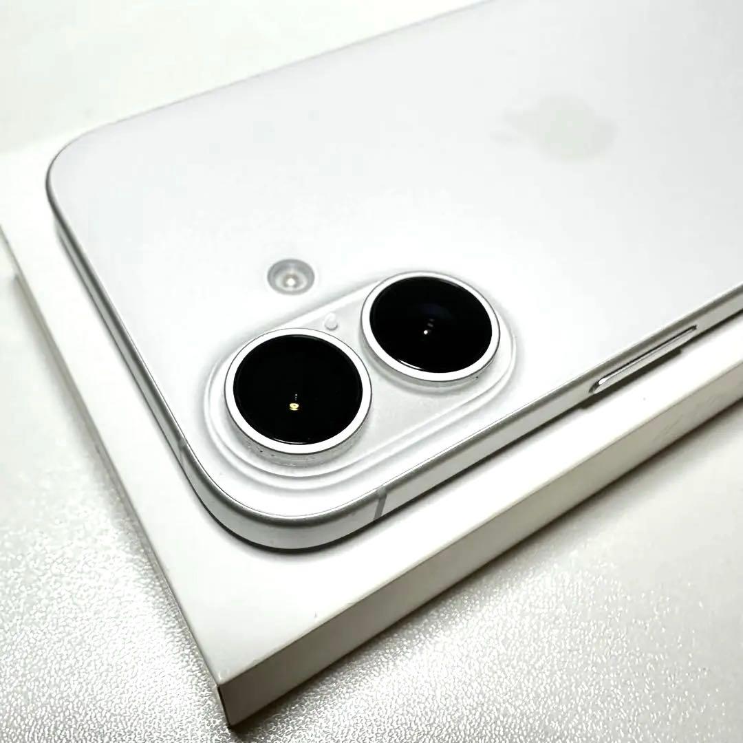 【極美品】iPhone 16 256GB ホワイト SIMフリー