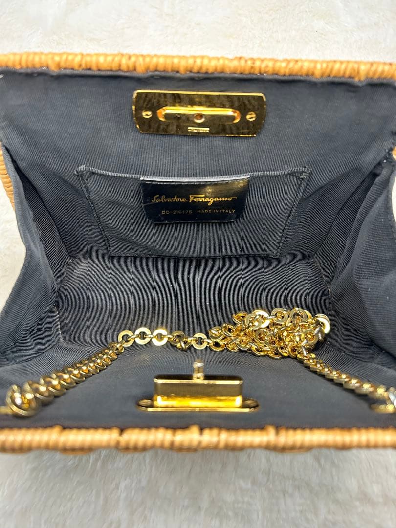 ☆美品　フェラガモ　チェーンかごショルダーバッグ☆夏