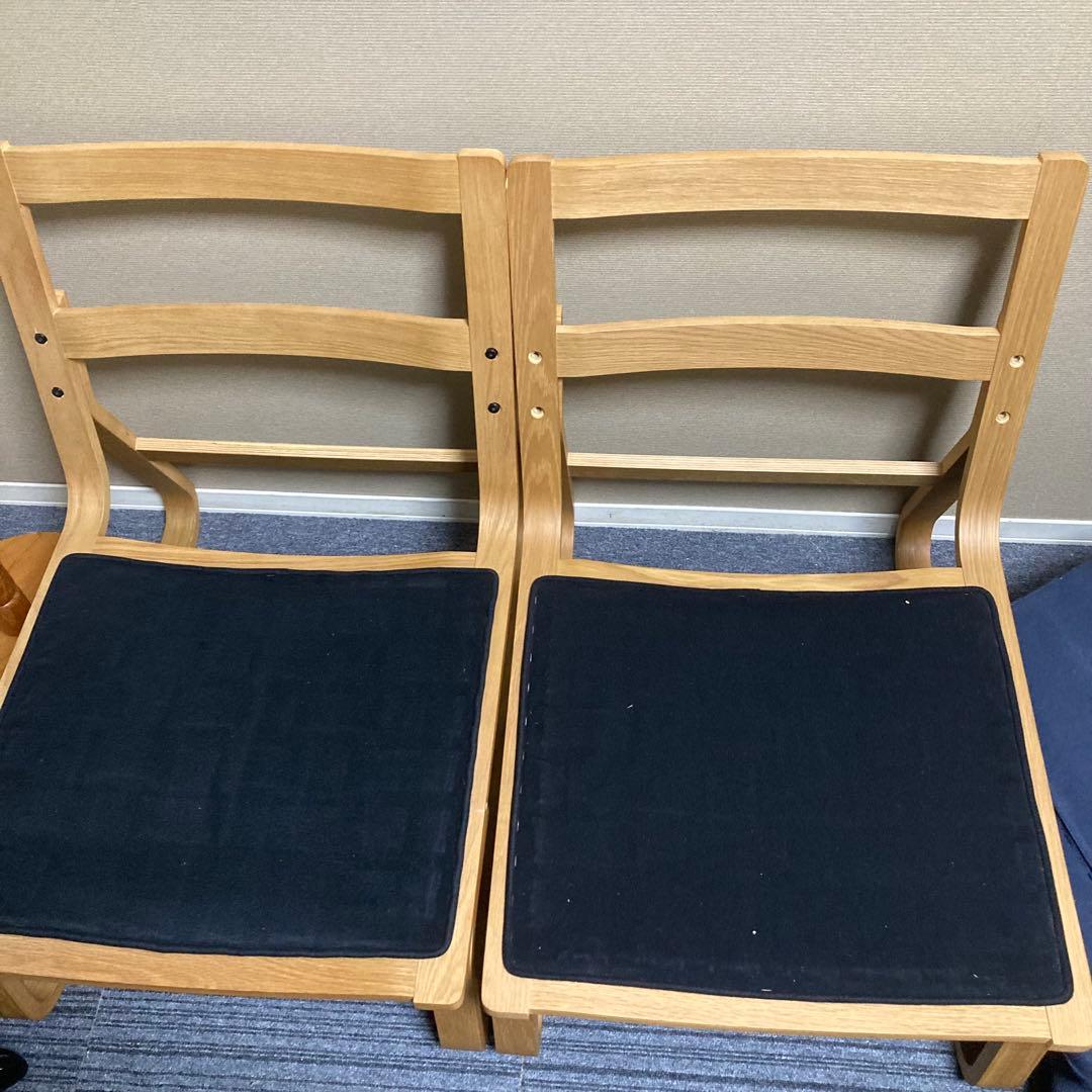 無印良品　リビングでもダイニングでもつかえるソファチェア　左