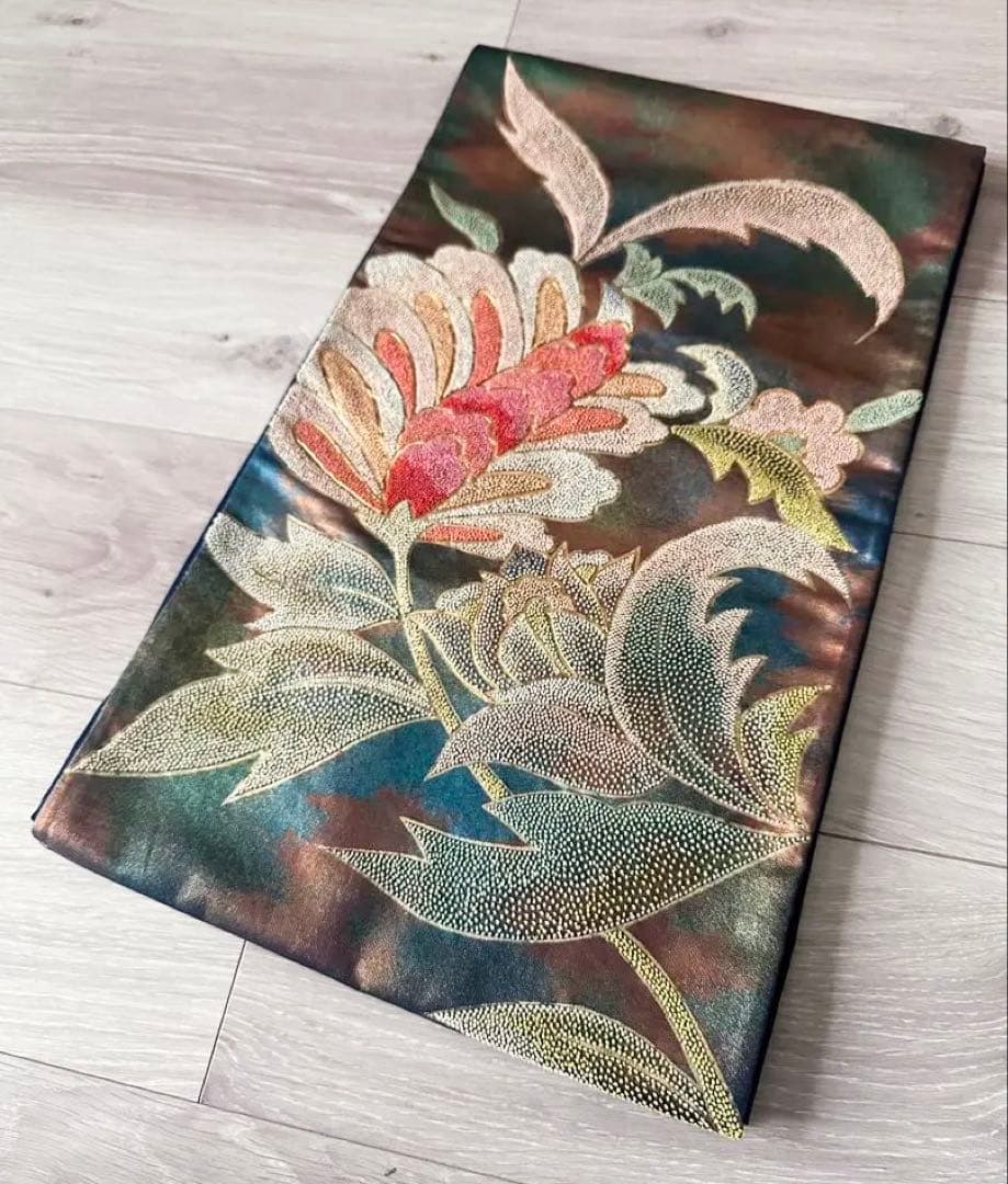 美品【袋帯】金通し 相良刺繍風 華文 唐花 紺×茶 グラデーション 424cm