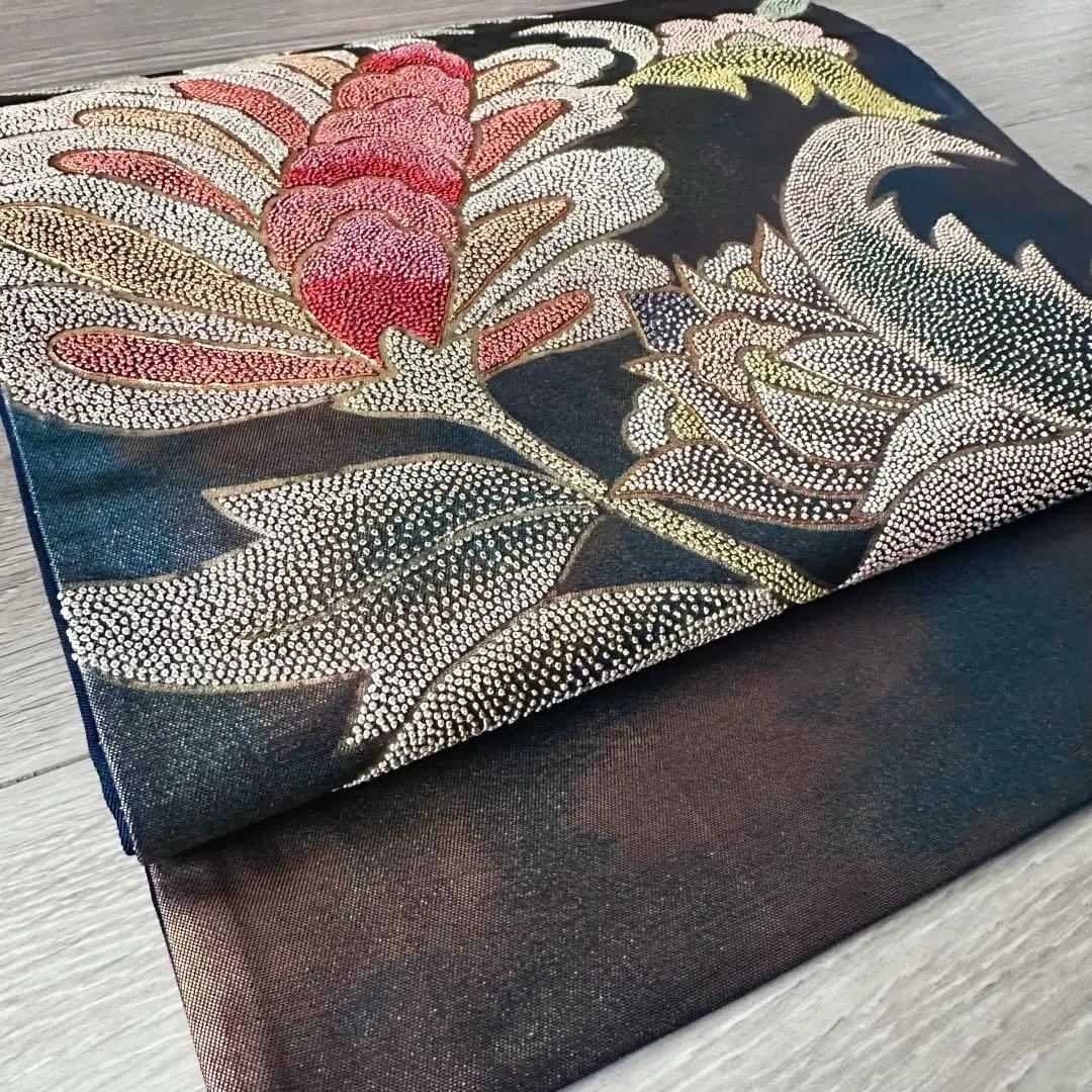 美品【袋帯】金通し 相良刺繍風 華文 唐花 紺×茶 グラデーション 424cm