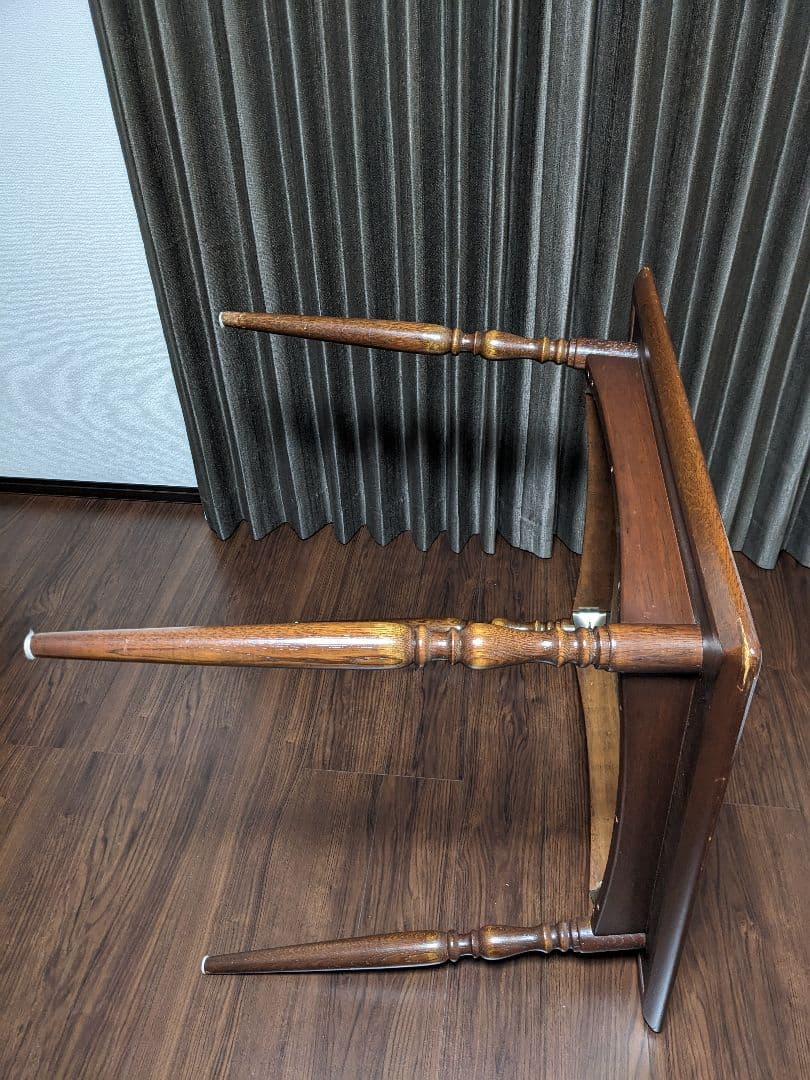 古く味のある木製テーブル 作業台 昭和レトロ アンティーク木製正方形 装飾的な脚