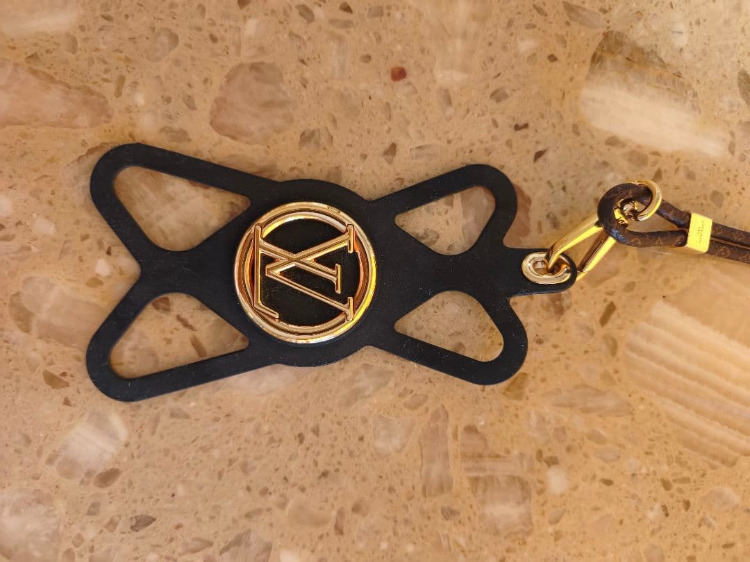 LOUIS VUITTON スマホケース　ストラップ