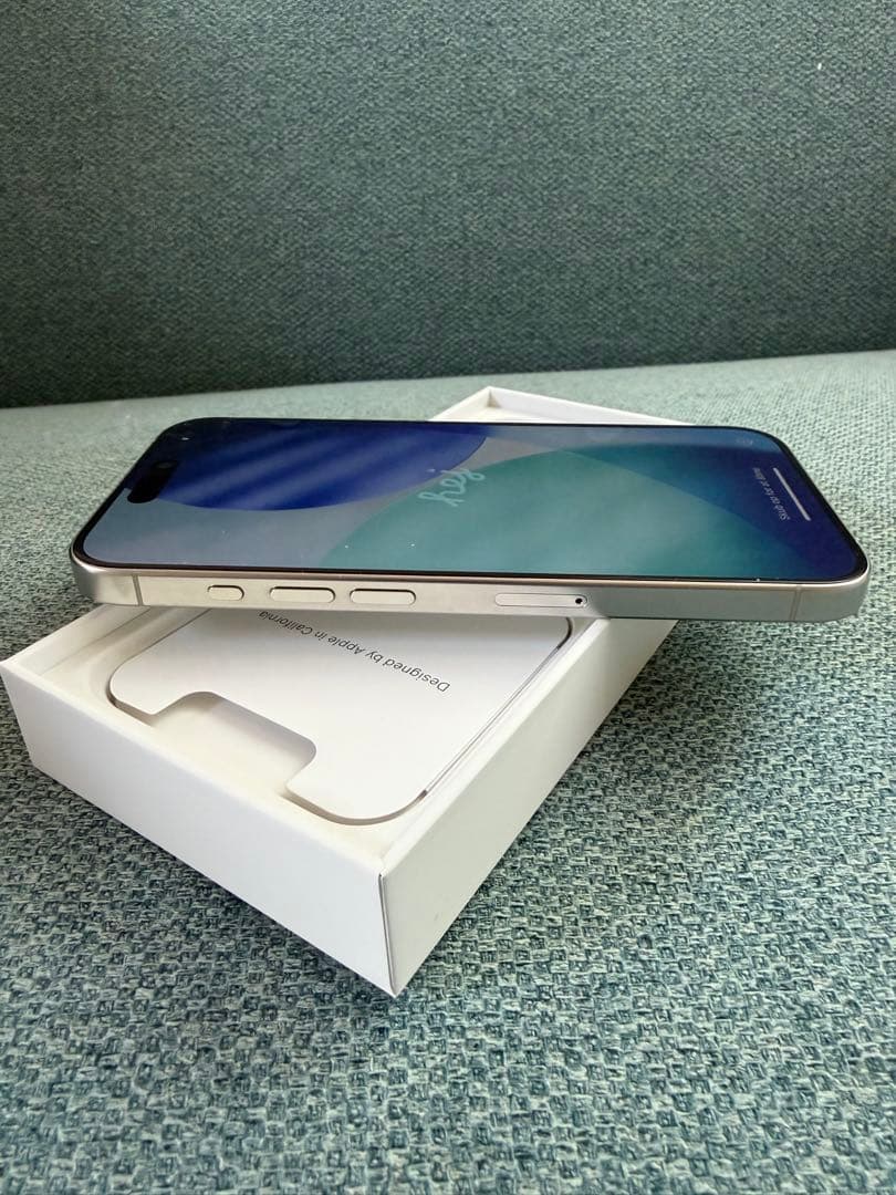 【美品】iPhone 15 pro ホワイトチタニウム　256GB