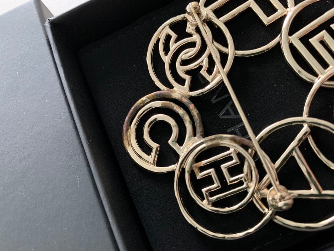 訳あり！CHANELブローチ！大きいブローチ！スタイリッシュ！