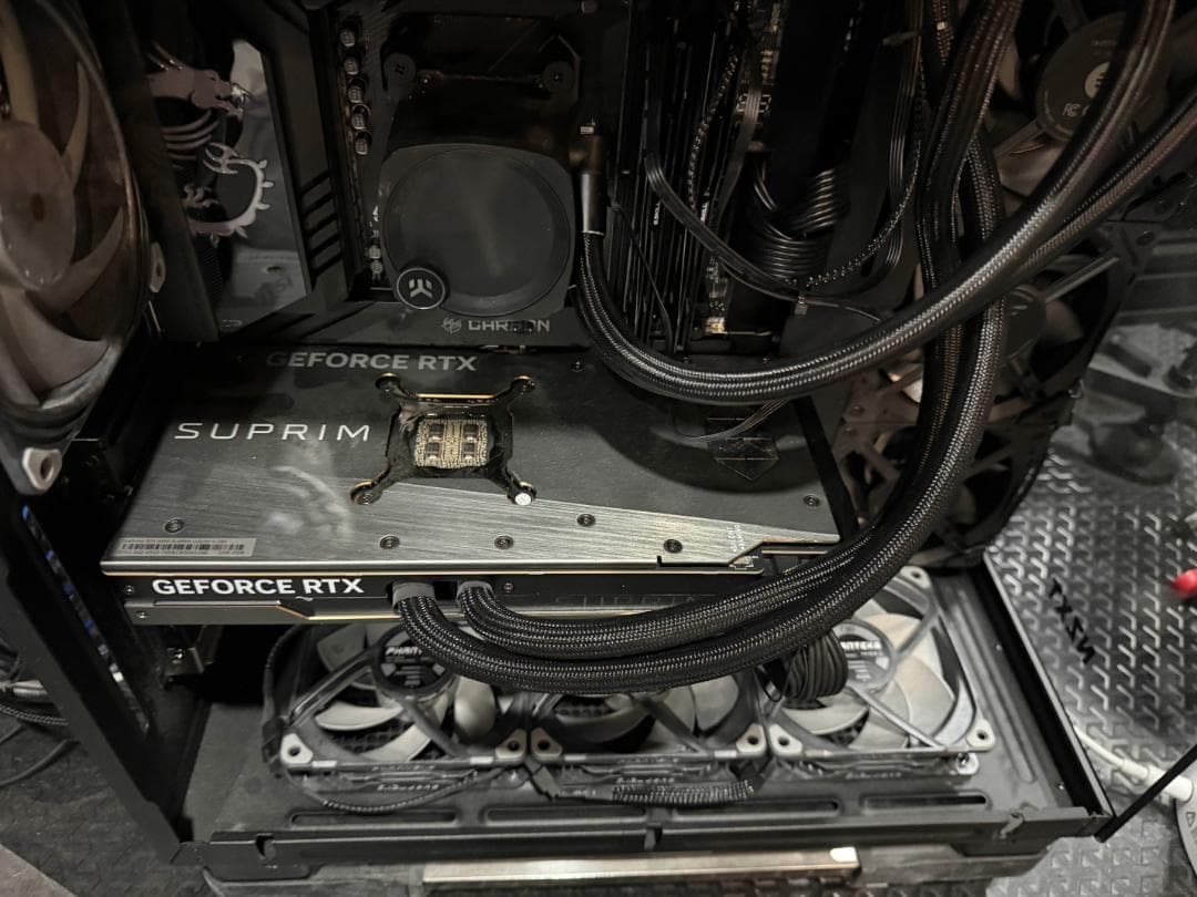 グラフィックボード・グラボ・ビデオカード MSI GeForce RTX4090 SUPRIM LIQUID