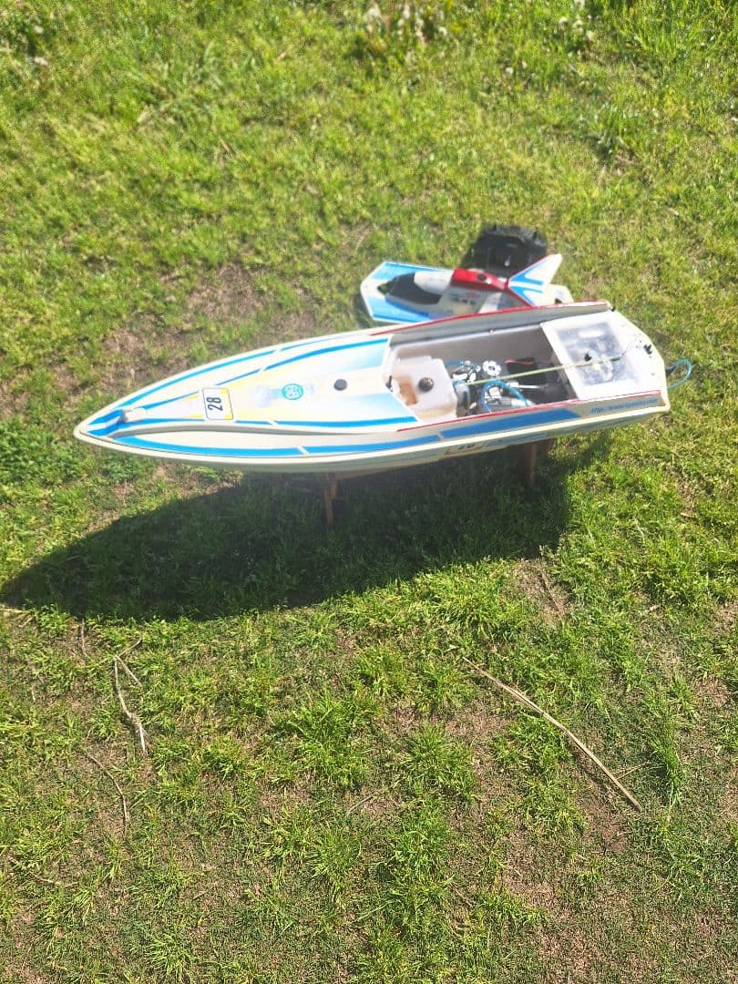 京商エンジンボート