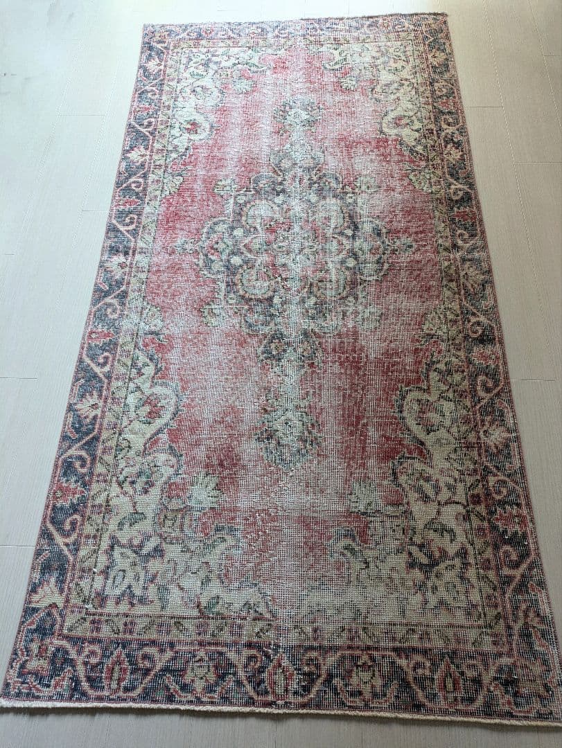 101×200 擦れた赤メダリオン　トルコヴィンテージラグ