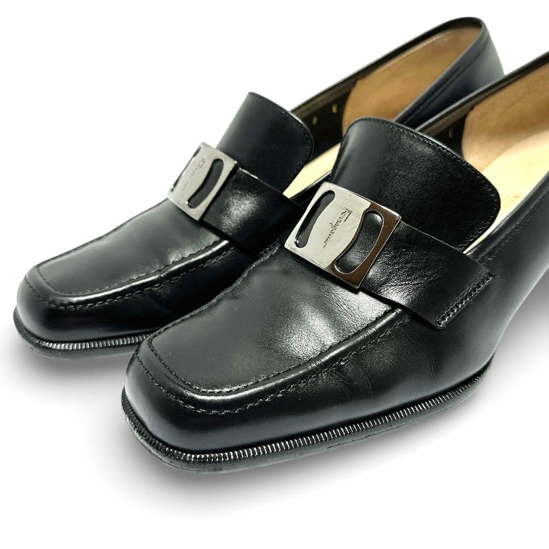 極美品✨フェラガモ 7C 約24㎝ ヴァラ レザー ローファー パンプス 黒