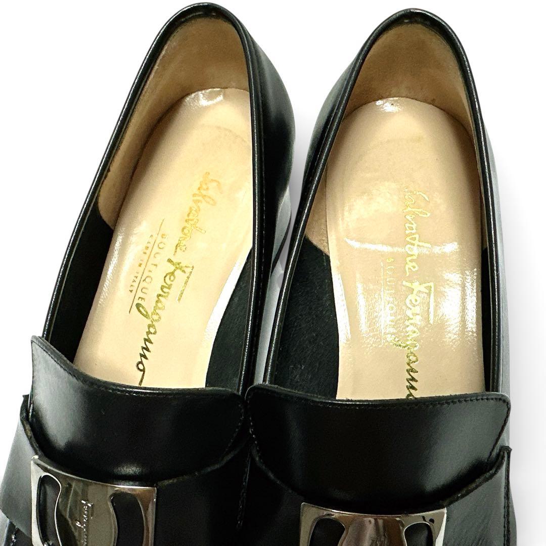 極美品✨フェラガモ 7C 約24㎝ ヴァラ レザー ローファー パンプス 黒