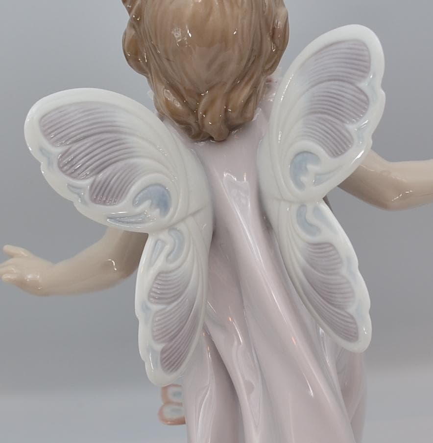 チョウの妖精　＃6875　★リヤドロ　スペイン　ポーセリン　光沢仕上げ　リタイヤ