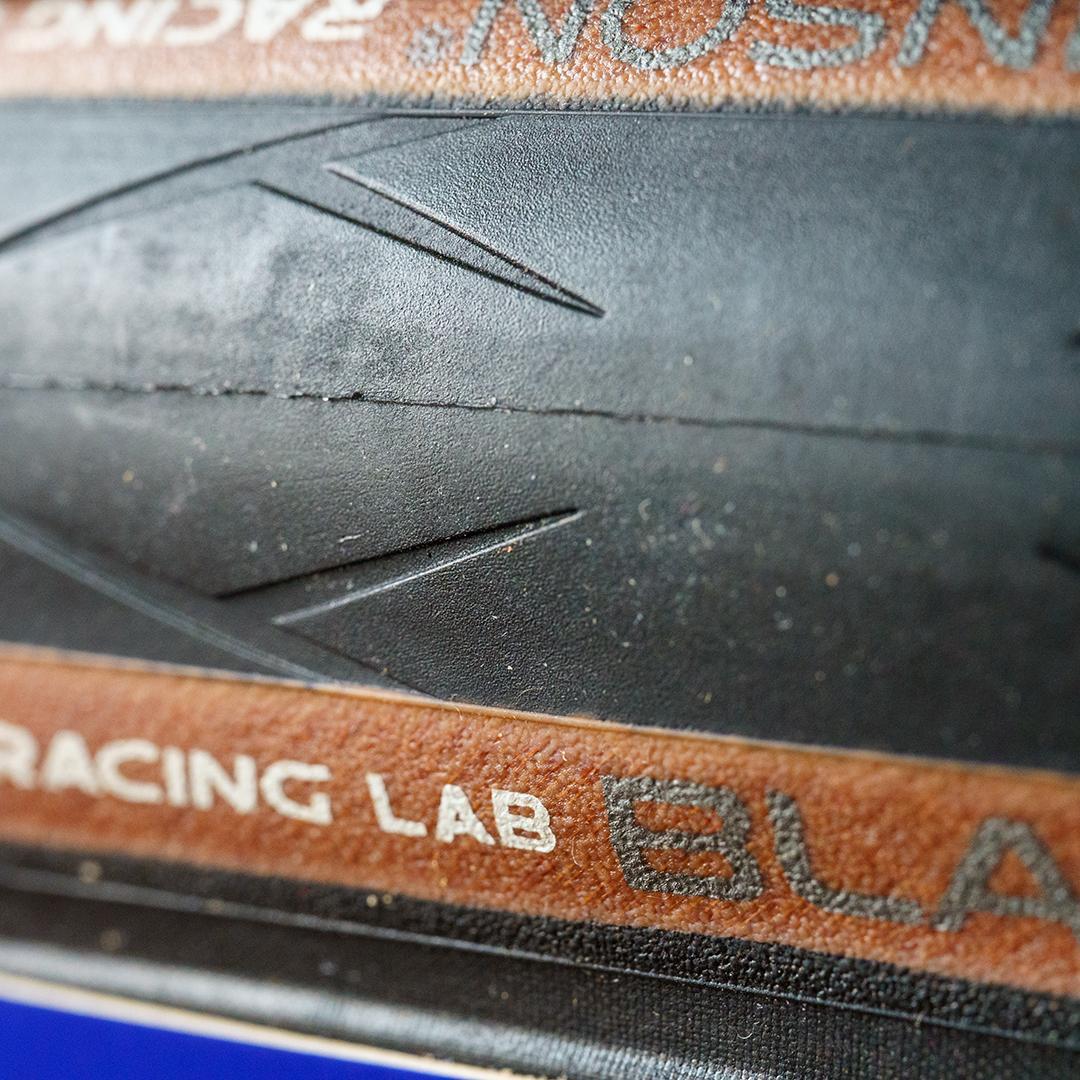 【新品2本】Hutchinson BLACK BIRD 700×26C CL