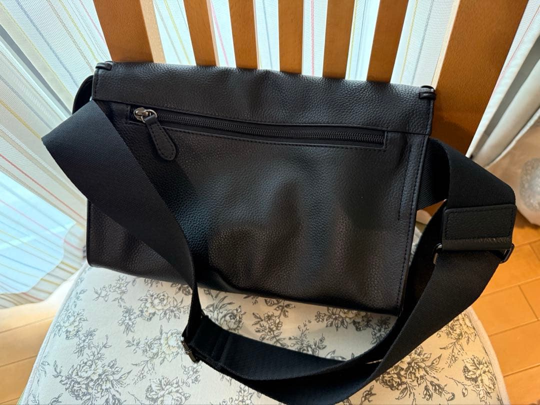 イアパピヨネ　ワイドテープショルダーバッグ　ボディバッグ　完売色