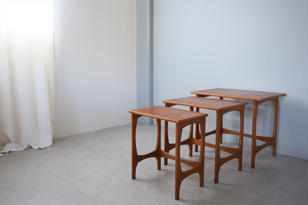 英国アンティーク木製ネストテーブル3台/収納式机/飾り棚/花台(92-85)