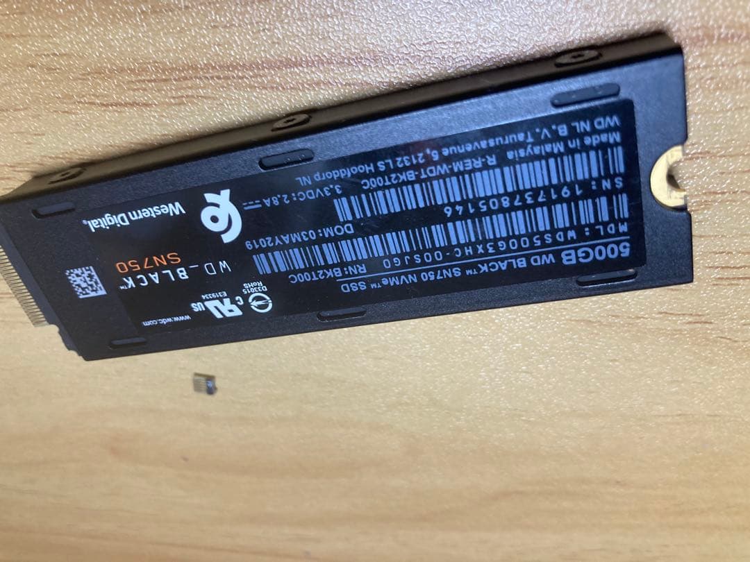 シーゲイト8TB HDD＋ジャンク扱いSSD 4つ