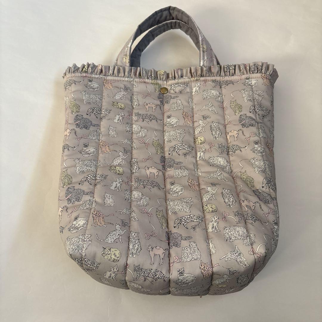 kona様オーダー 縦型フリルキルトトートバッグ　コーアンドエイト　黒グレー