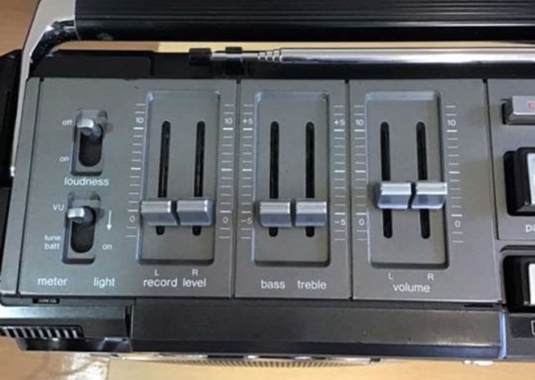 シャープ　ラジカセ　303SB