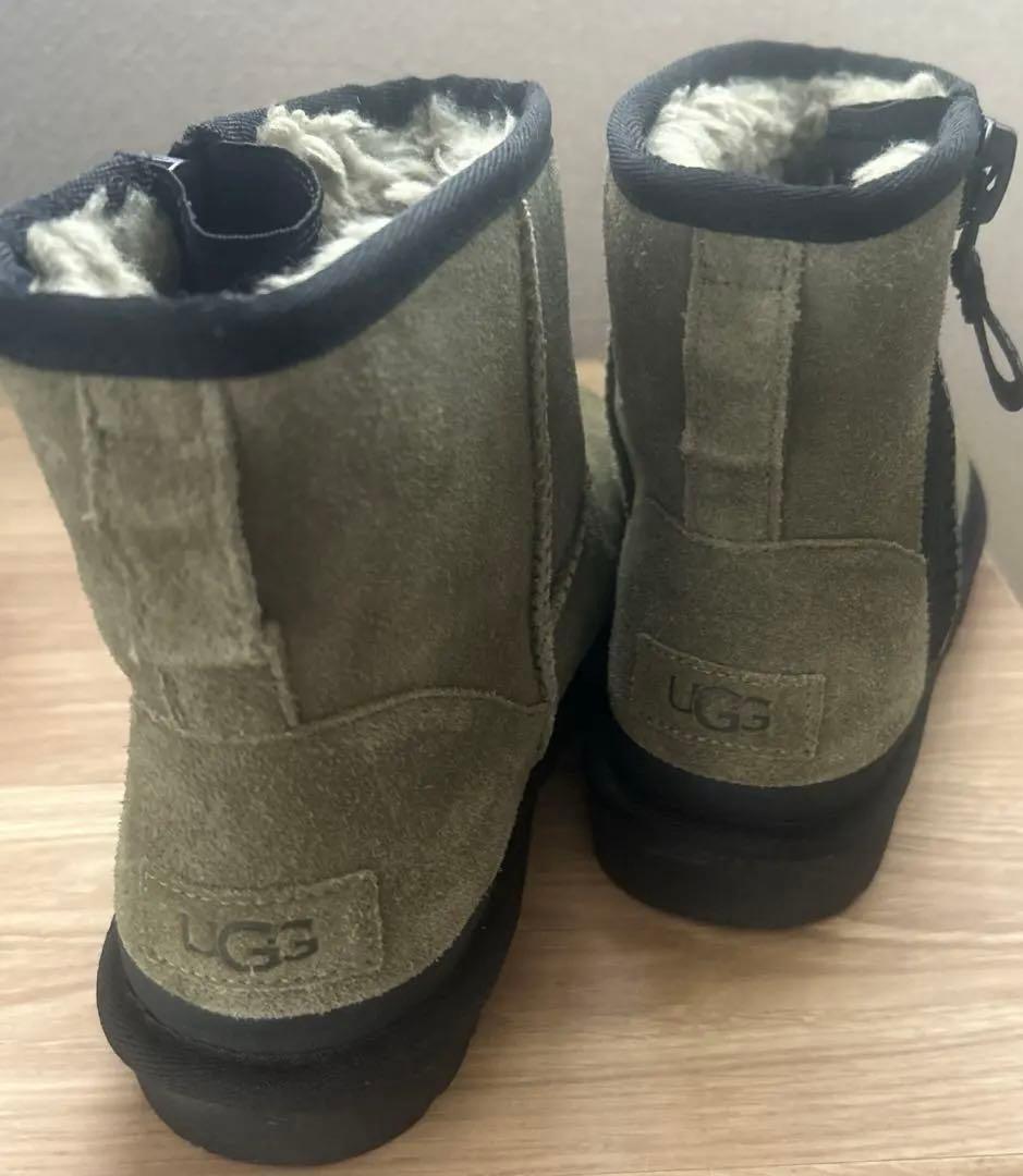 UGG クラシックミニジッパー　カーキ限定24cm美品