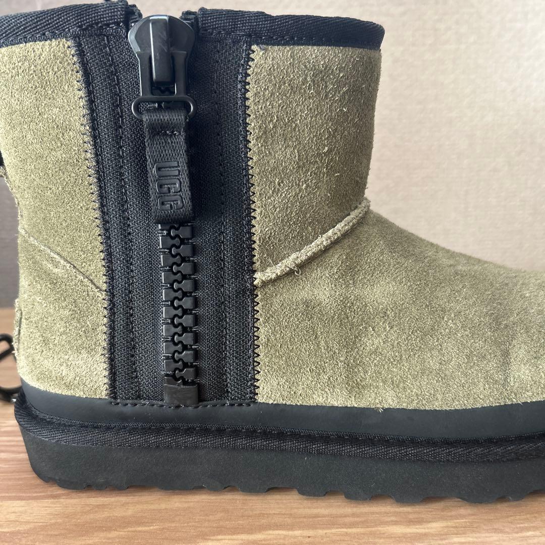 UGG クラシックミニジッパー　カーキ限定24cm美品