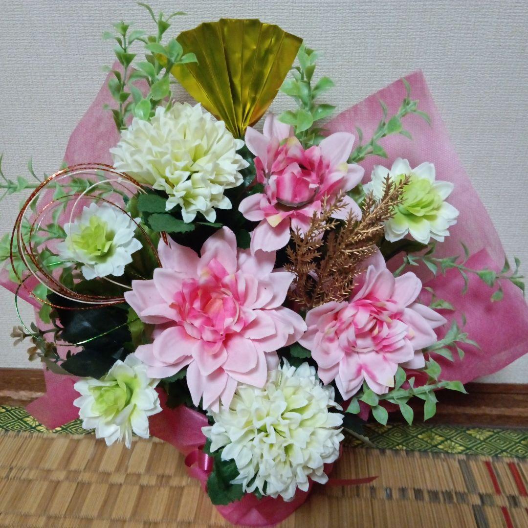 お正月飾り　ピンクダリア　白マム　造花アレンジメント