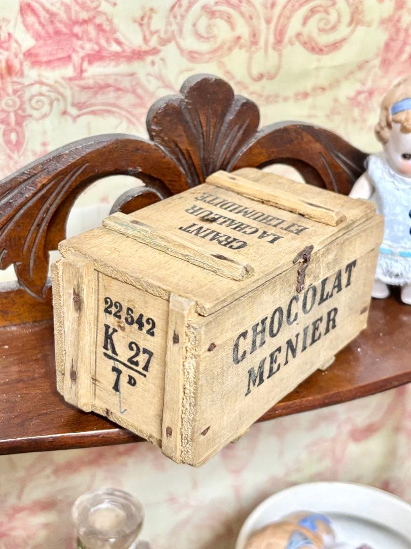 フランスアンティークCHOCOLAT MENIER ショコラメニエの木箱　最小