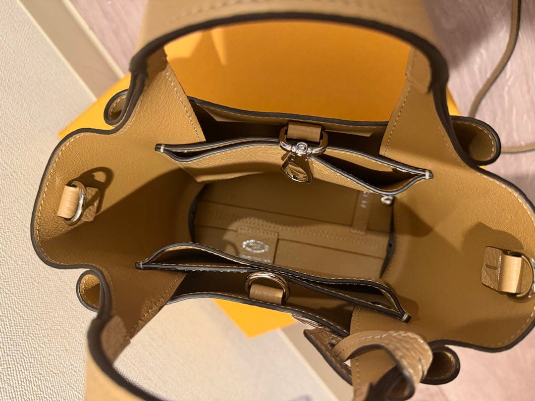 極美品！TOD'S レザーバッグマイクロ　キャメル