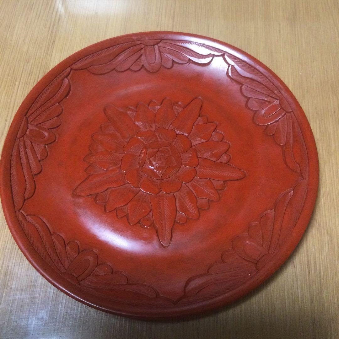 手彫り、中国堆朱の皿2枚