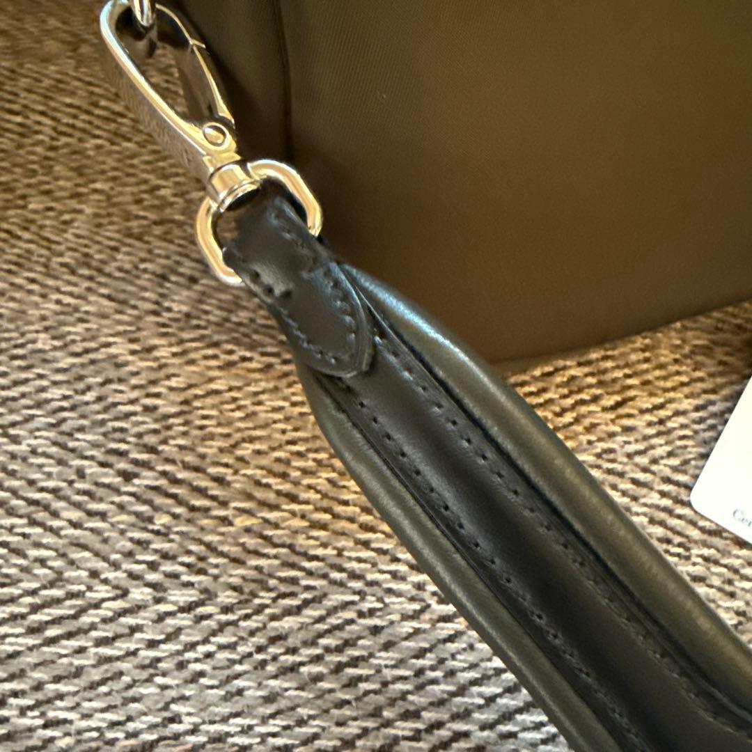 PRADA⭐️ナイロンカーゴ　クラッチ　バッグ　カーキ