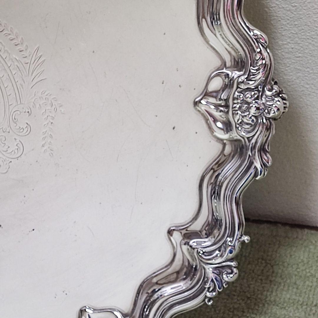 英国　シルバープレート　ギャラリートレイ　サルヴァ　3つ足　1904年