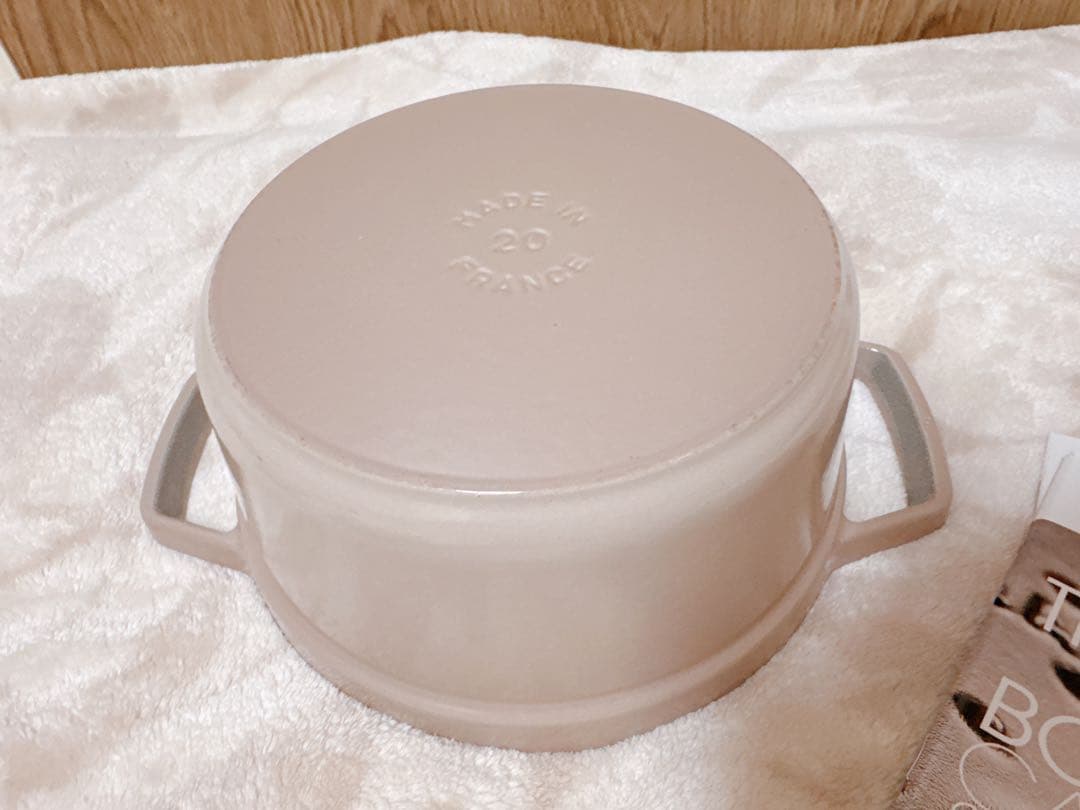 【美品】優しいリネンカラー×使い勝手抜群20cm◎ストウブココットラウンド20