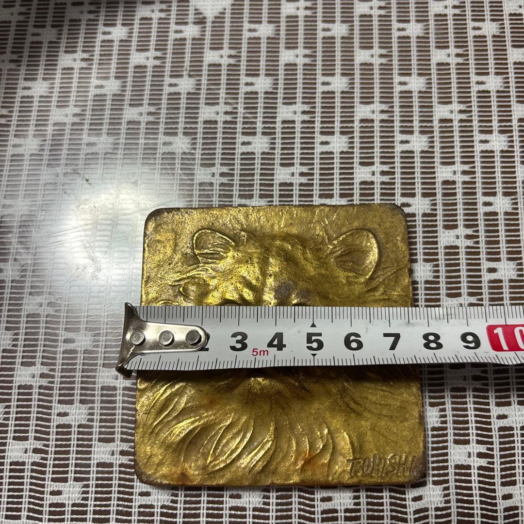 TOHISHI猫の顔 浮き彫り 金属製