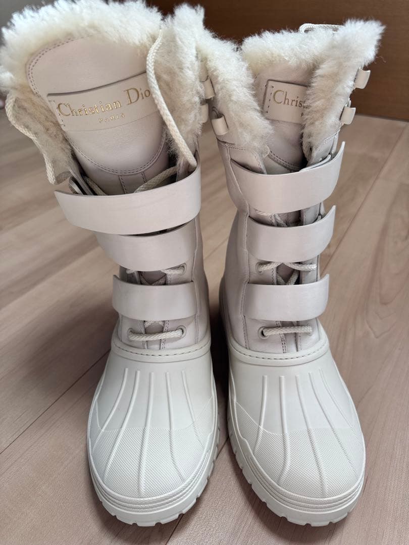 Christian Dior ホワイトムートンブーツ