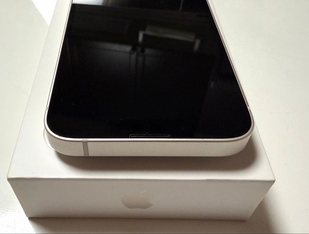 【美品】Apple iPhone 13 128GB スターライト