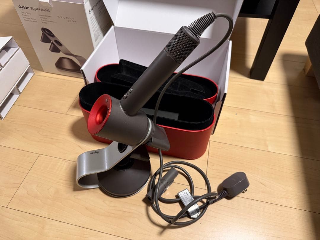 Dyson Supersonic ヘアドライヤー レッド