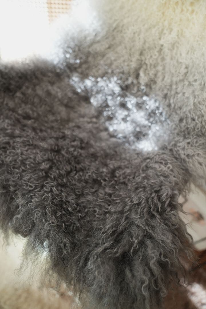 ひ*ぱ様 チベットラムフルスキン1匹物約60×95cmGY系