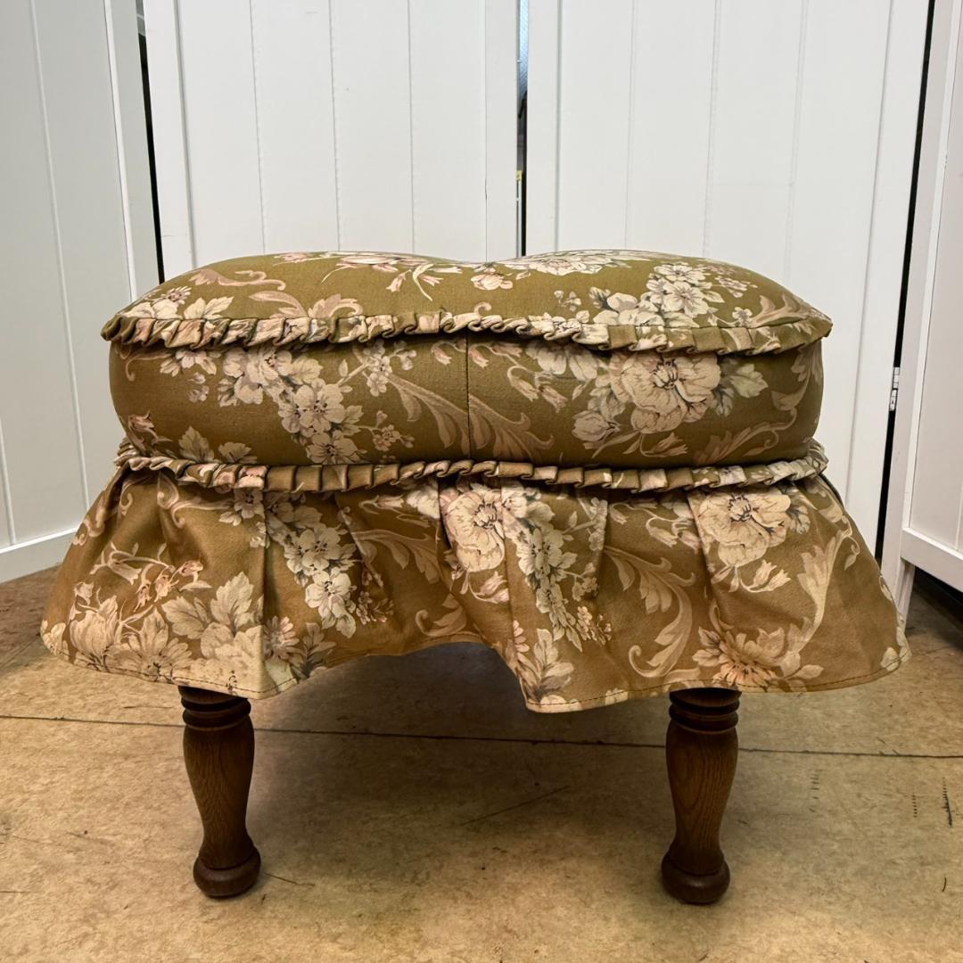 ★飛騨産業　キツツキマーク　スツール　オットマン　花柄