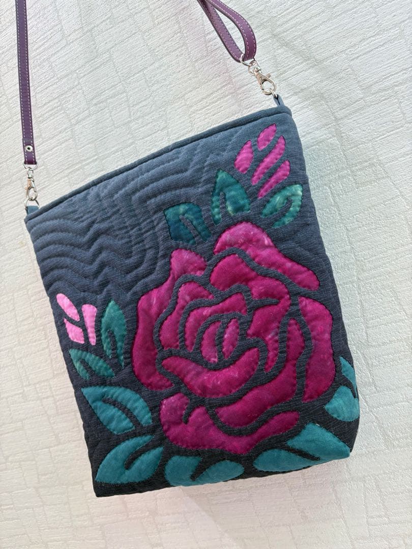 【スヌーピー】ハワイアンキルト　ショルダーバッグ　ボルドー